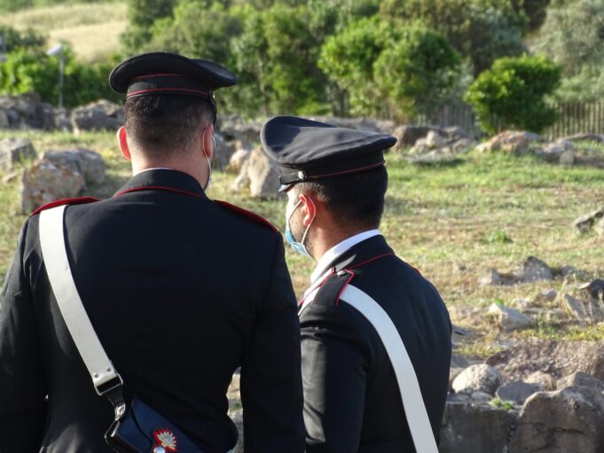 Sfruttava lavoratori stranieri per 4 euro l’ora, arrestato imprenditore agricolo