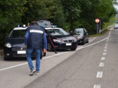 Rapinano 4 coetanei alla fermata della Metro | Arrestati due 16 enni