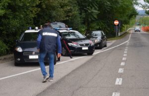 Rapinano 4 coetanei alla fermata della Metro | Arrestati due 16 enni