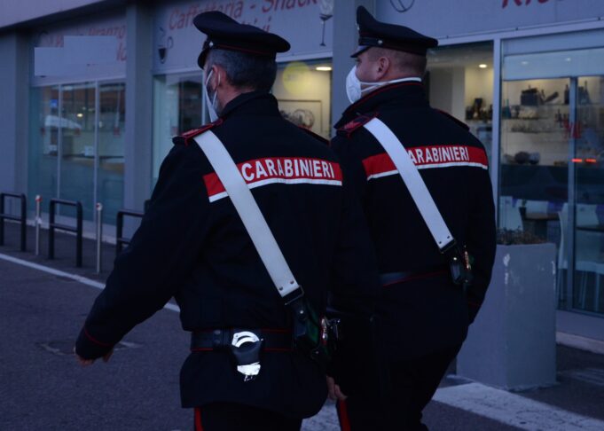 Commerciante e commessa senza Green pass, locale a rischio chiusura