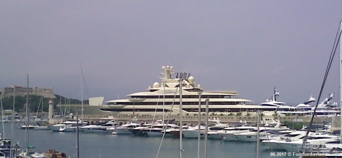 Sequestrato il Dilbar di Usmanov | Chi è l’oligarca con la cittadinanza sarda