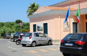 Endometriosi: a Stintino il Municipio si illumina di giallo