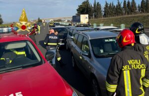 Maxitamponamento sulla 131: sei auto coinvolte e una donna ferita