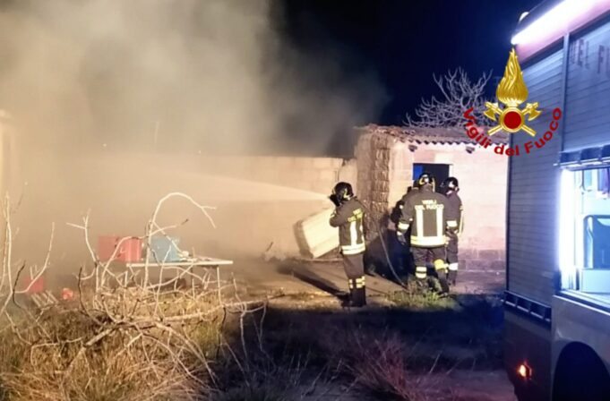 Notte di roghi nell’hinterland | Superlavoro per i Vigili del Fuoco