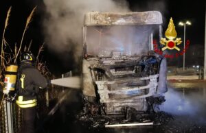 Incendio camion Trasporti Lilliu: 25 mila euro per chi darà informazioni sul rogo