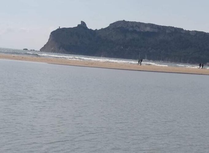 Maltempo: mareggiata al Poetto | Clima in graduale miglioramento