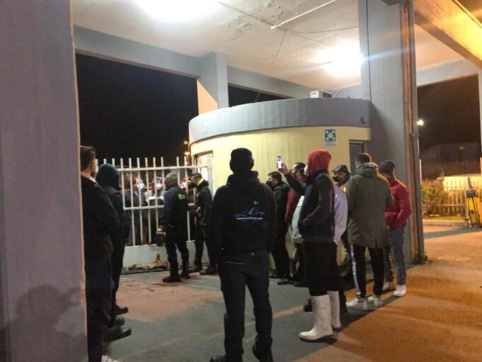 Caro gasolio e mercato ittico paralizzato: pescatori cagliaritani in rivolta