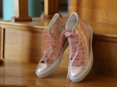 Progetto Pollicino, donate 450 paia di scarpe a chi è in difficoltà