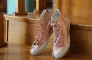 Progetto Pollicino, donate 450 paia di scarpe a chi è in difficoltà