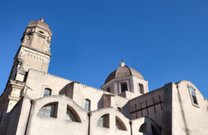 Ruba statuetta di Gesù bambino, il parroco la “perdona”