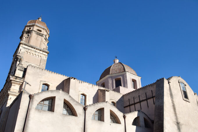 Ruba statuetta di Gesù bambino, il parroco la “perdona”