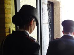 Calci, pugni e morsi alla moglie, denunciato un ambulante di Senorbì