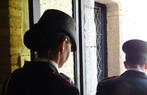 Calci, pugni e morsi alla moglie, denunciato un ambulante di Senorbì