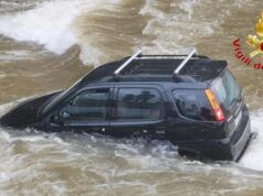 Restano bloccati in auto nel fiume in piena a Tertenia