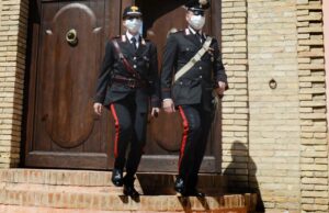 Furto di gioielli in casa del nonno per 6mila euro, denunciato 19enne