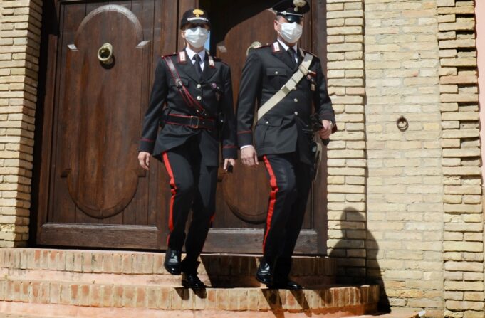 Furto di gioielli in casa del nonno per 6mila euro, denunciato 19enne