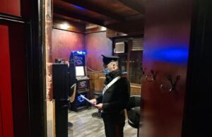 Senorbì: una bisca clandestina dietro la parete porta abiti