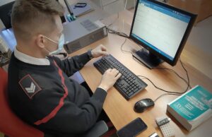 Vende buoni carburante online per oltre 400 euro, ma è una truffa