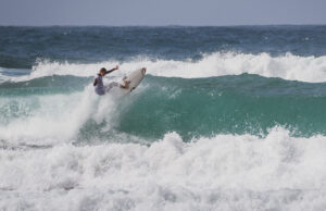 Surf, spettacolo mozzafiato a Buggerru | La prima tappa italiana