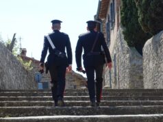 Minaccia di morte al telefono l’ex compagna davanti ai carabinieri