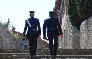 Minaccia di morte al telefono l’ex compagna davanti ai carabinieri