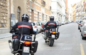 Lo accoltella e si dà alla fuga, arrestato 20enne in via Cavour