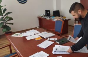 Profughi ucraini, ad accoglierli al confine ungherese c’è un giovane sardo