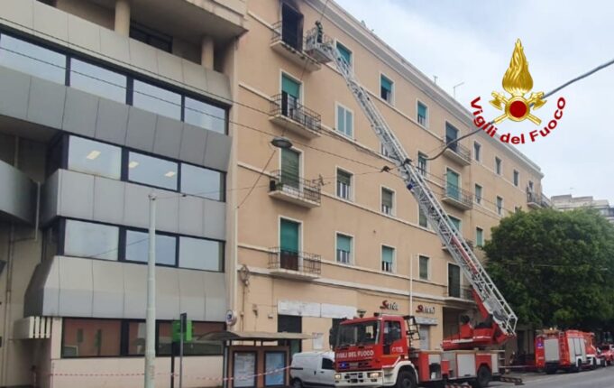 Fiamme nella casa famiglia | Evacuato un palazzo in viale Trieste