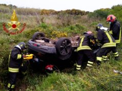 Portoscuso, l’auto si ribalta: ragazzo di venti anni in codice rosso