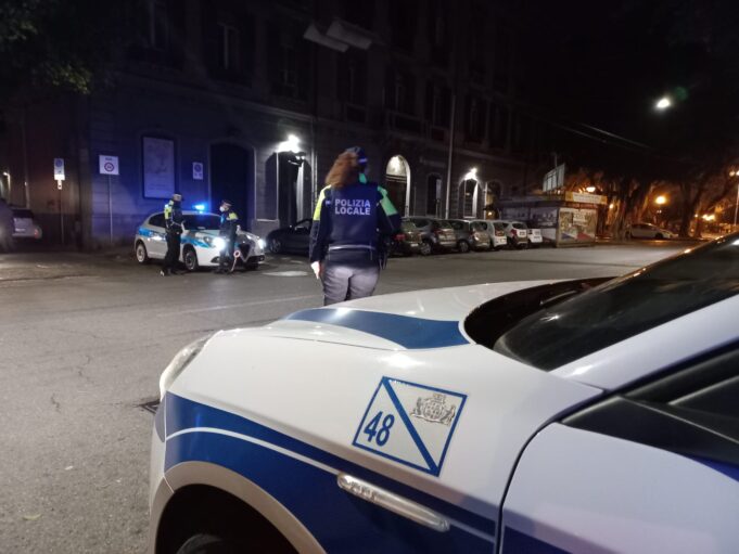 Pirri, ubriaco in bicicletta si schianta contro un’auto in sosta