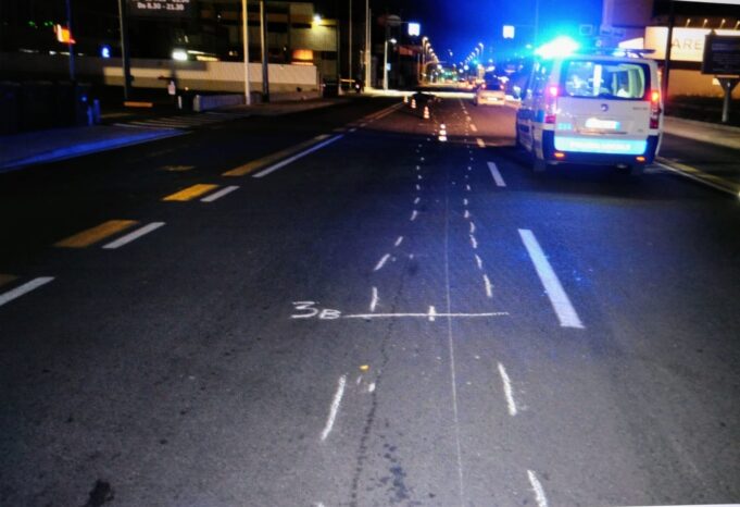 Viale Marconi: ubriaco in moto urta una Punto e si sfracella a terra