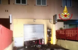 Rogo a Sant’Elia: nella notte prende fuoco una tabaccheria in via Schiavazzi