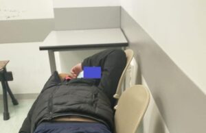 Mancano le barelle al Pronto Soccorso: paziente 15 enne sdraiato sulle sedie