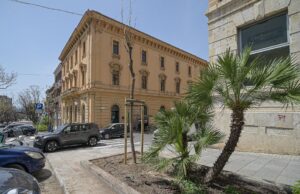 Nuova Jacaranda nel Largo Carlo Felice
