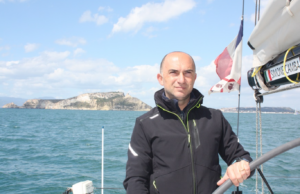 Il velista Simone Camba a RAN 630 per circumnavigare la Sardegna