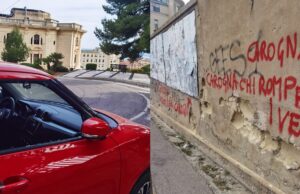 Atti vandalici in via Anfiteatro | La denuncia con lo spray rosso