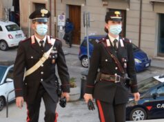 Vende pezzi dell’auto prima di darle fuoco, denunciata 37enne