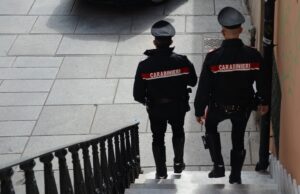 Neonata trovata morta in casa, gli inquirenti: la madre è stata picchiata