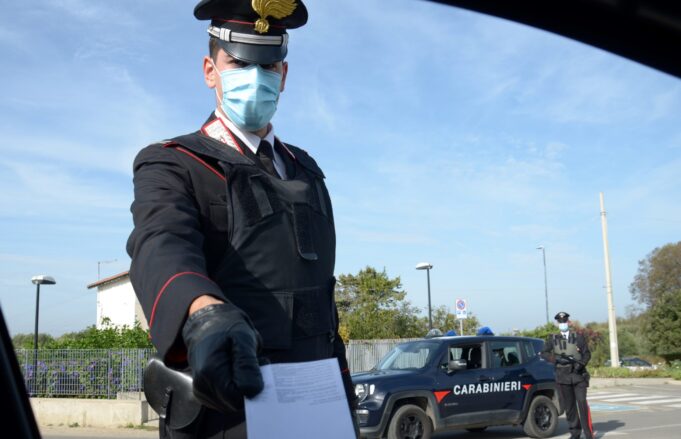 Guida in stato di ebbrezza, l’etilometro segna 6 volte il limite