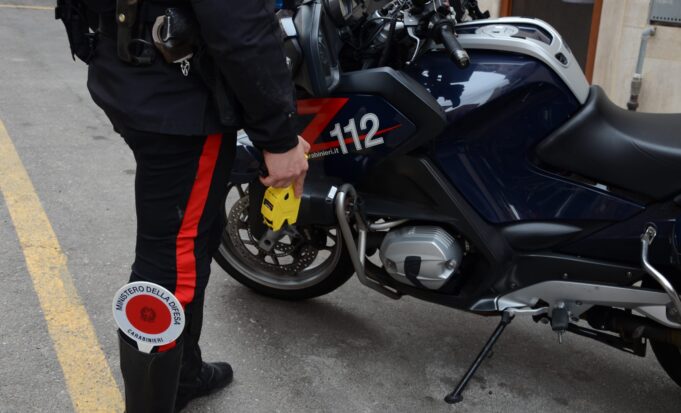 Intesta fornitura elettricità ad azienda sarda, denunciato 33enne