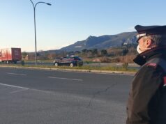 Guida con patente revocata ben due volte, denunciato 41enne