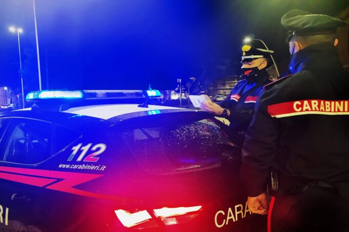 Furiosa lite nella notte di Pasqua, ferisce il padre 57enne con un coltello