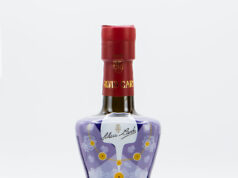 Le bottiglie di mirto sui Costumi sardi sono opere d’arte