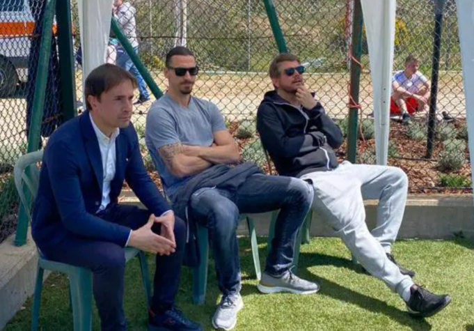 Tutti pazzi per Ibra | Il bomber a La Maddalena per seguire il figlio