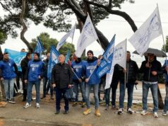 La polizia penitenziaria scende in piazza: “Nell’Isola tre direttori per 11 carceri”