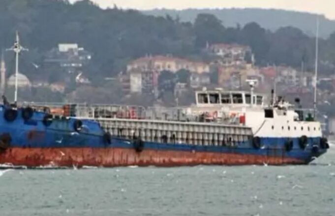 Petroliera inabissata in Tunisia, a rischio anche il mare sardo