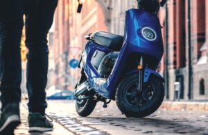 Provoca incidente a catena e si dà alla fuga, 41enne ai domiciliari