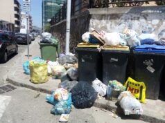 Aumenta la Tari? Cagliari è di nuovo invasa dai rifiuti | Ecco le foto