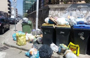 Aumenta la Tari? Cagliari è di nuovo invasa dai rifiuti | Ecco le foto