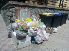San Michele, strade invase dai sacchetti di spazzatura | Fotogallery